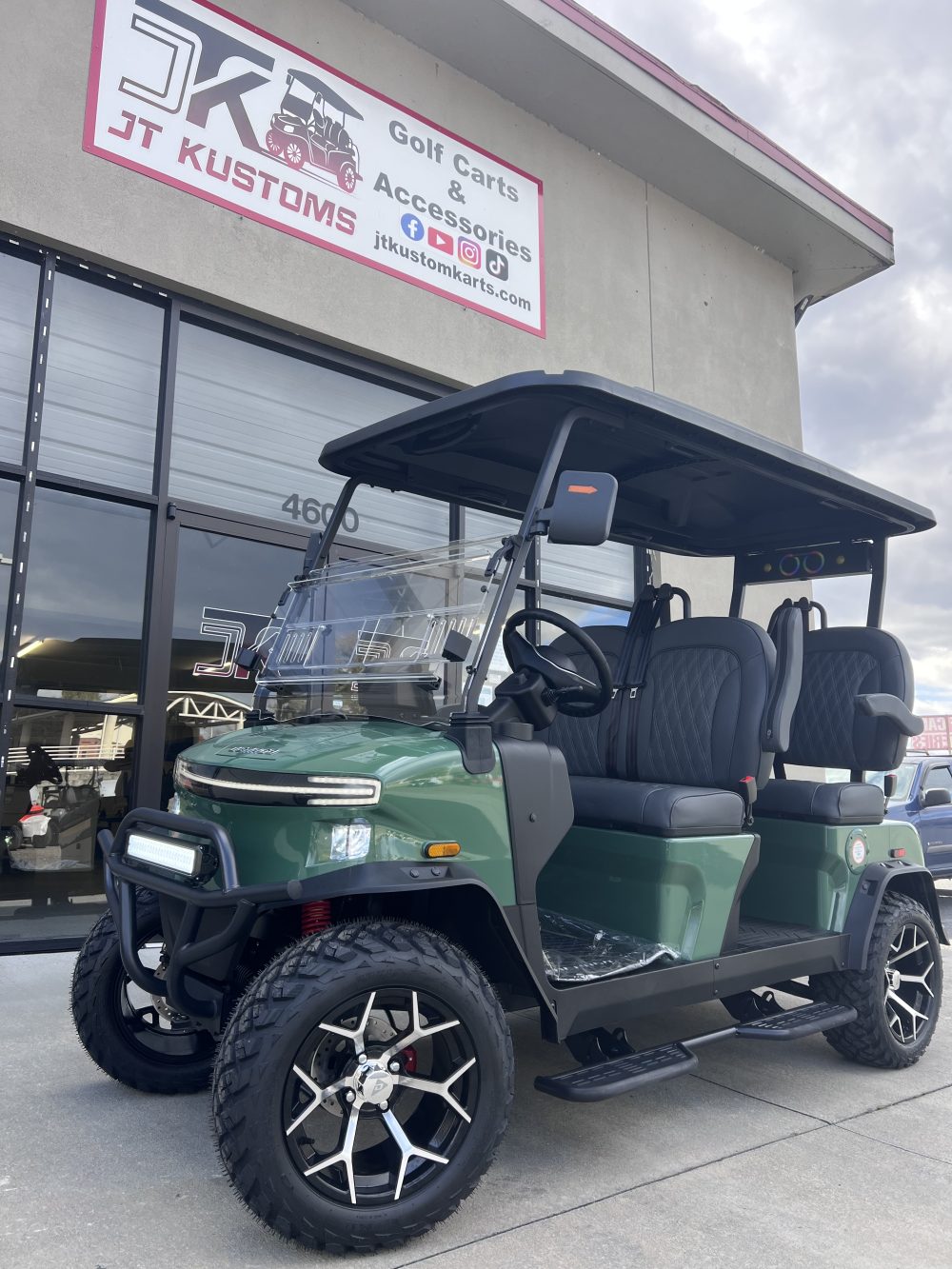 2025 DENAGO ROVER Xl - VERDANT GREEN - Image 2