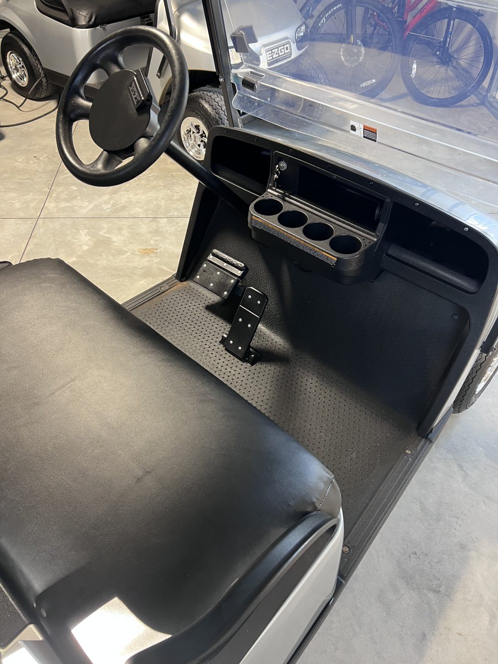 2020 EZGO TXT - Silver - Image 4