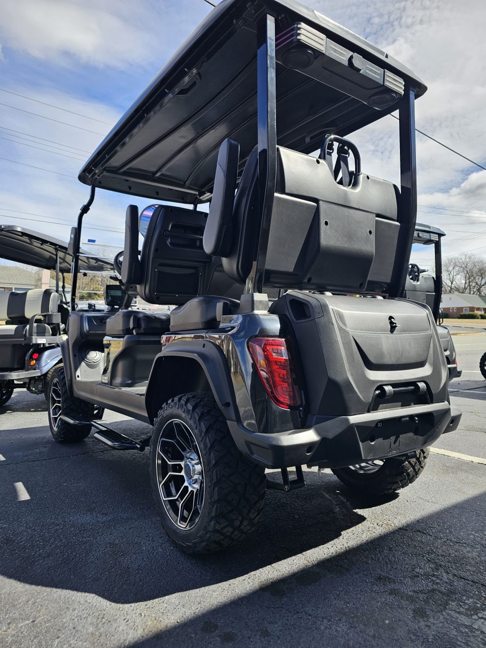 2025 Evolution D5 Maverick 4 Plus - Black Sapphire - Image 4