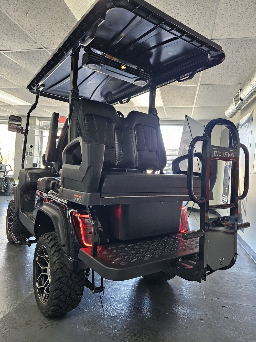 2025 Evolution D5 Maverick 2+2 Plus - Black Sapphire - Image 4