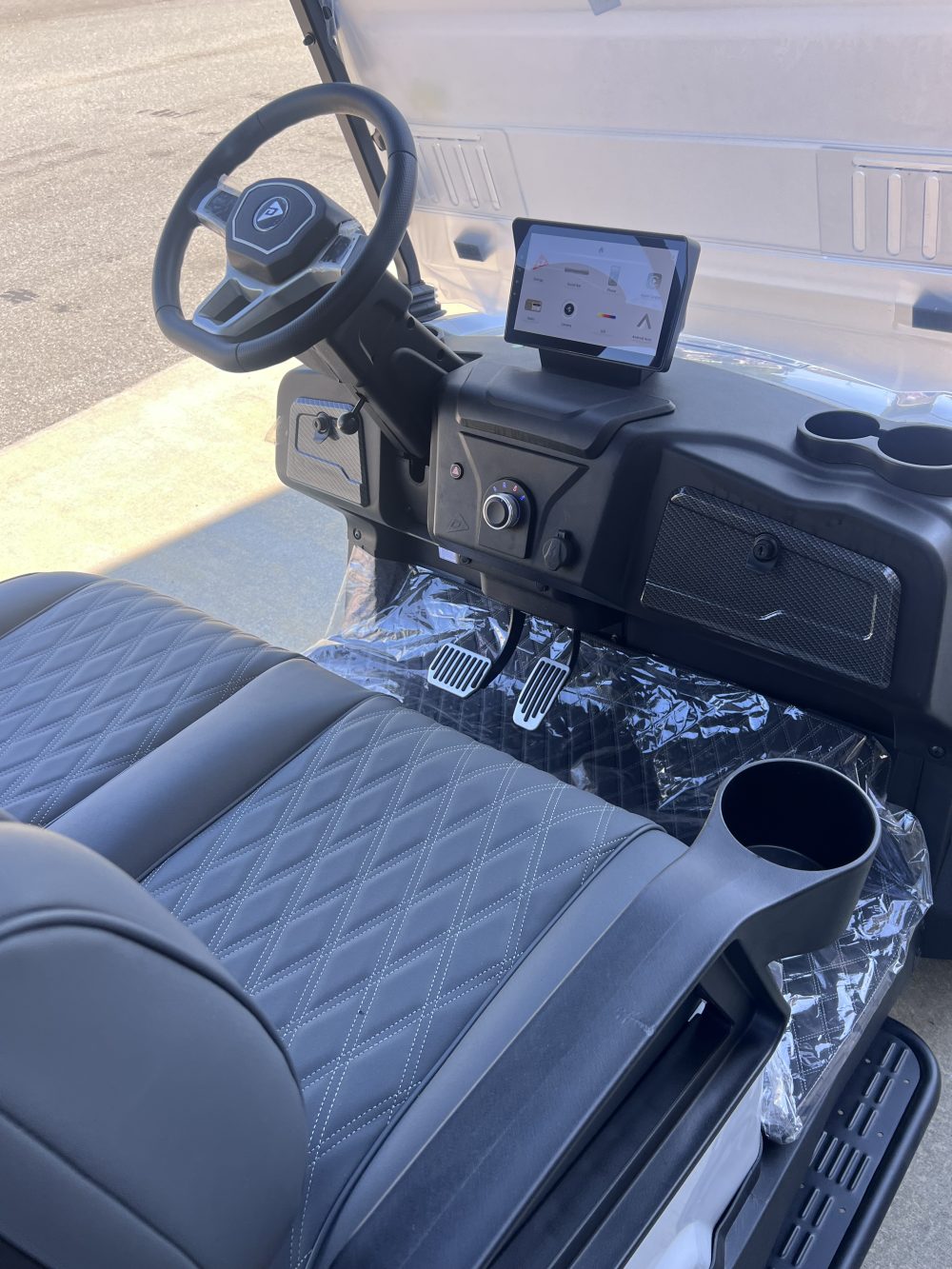 2025 Denago EV Rover XL-6 - White - Image 5