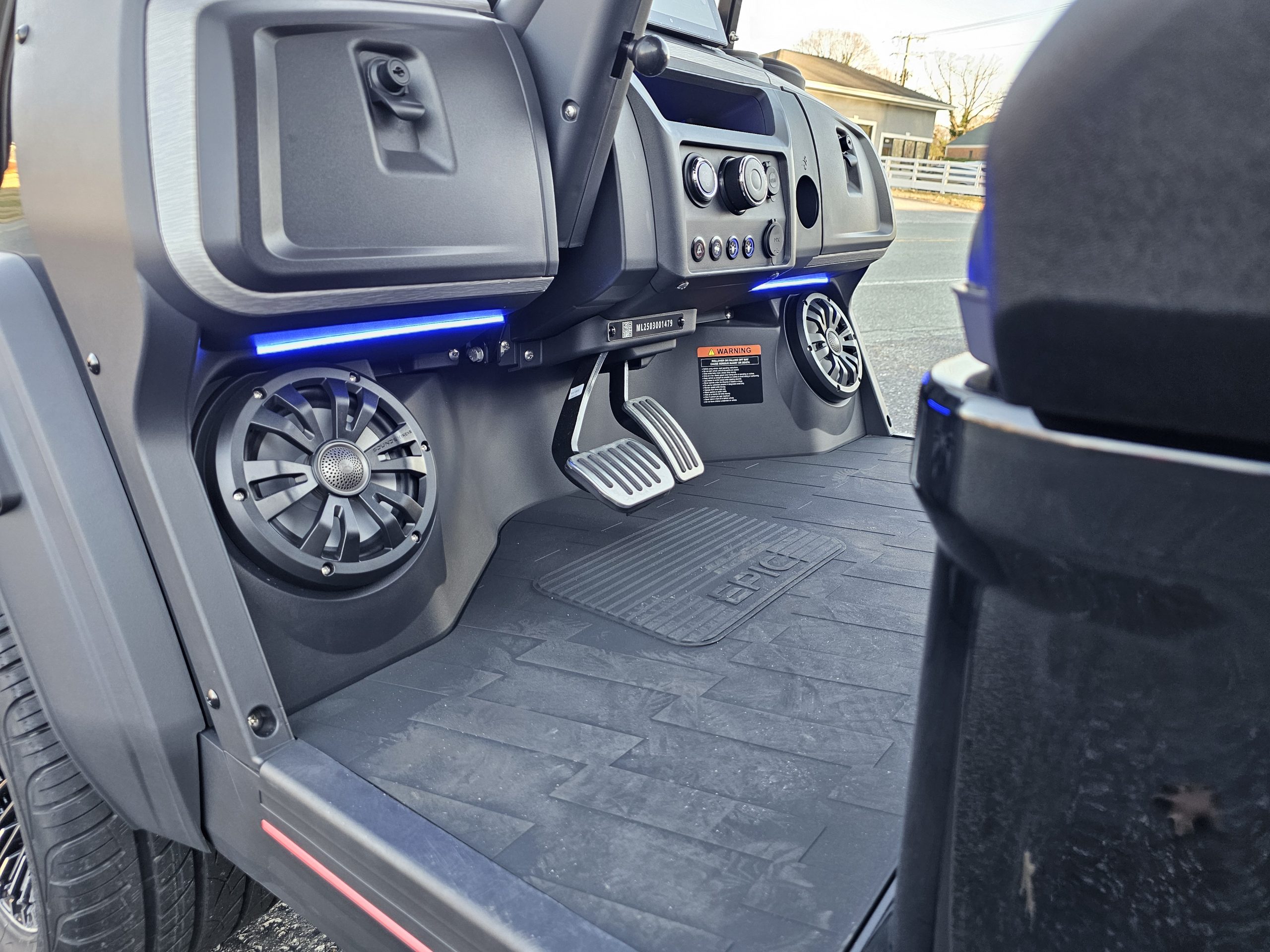 2026 Epic Carts E40FX - Black - Image 6